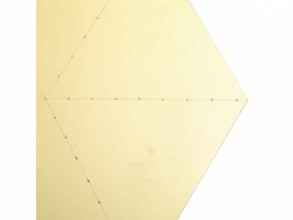 Mesa hexagonal pequeña color oro  merkamueble
