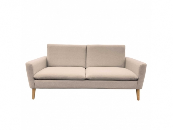 Sofá 3 plazas color arena con patas de madera  merkamueble