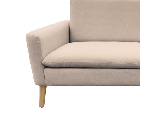 Sofá 3 plazas color arena con patas de madera  merkamueble 2