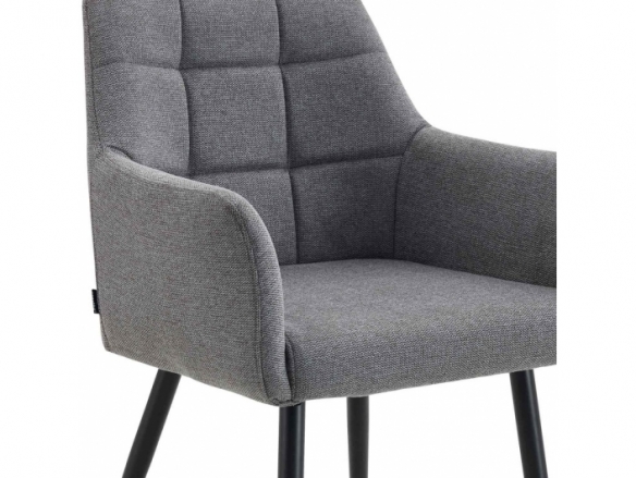 Sillón gris acolchado con patas negras  merkamueble