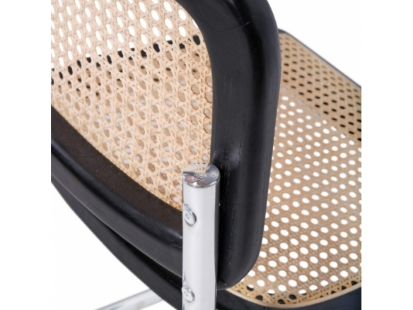 Silla negra con ratán natural y acero cromado  merkamueble