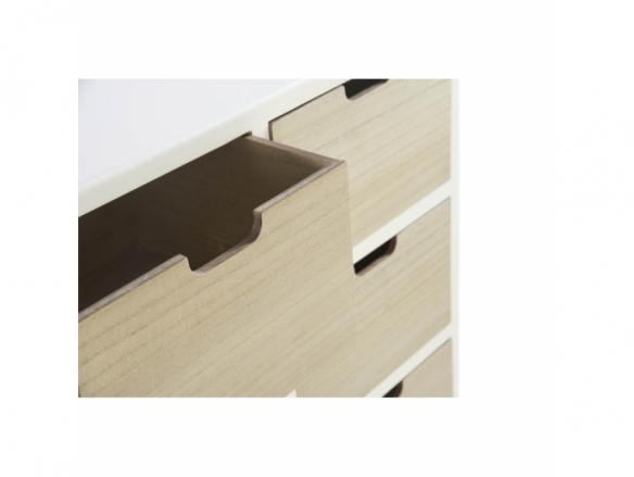 Cómoda blanca con 6 cajones y patas de madera  merkamueble