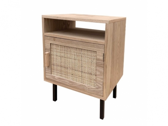 Mesita 1 puerta y hueco en madera con frontal ratán y patas metálicas negras  merkamueble