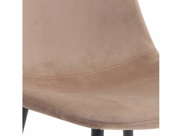 Silla de terciopelo color arena con patas negras  merkamueble