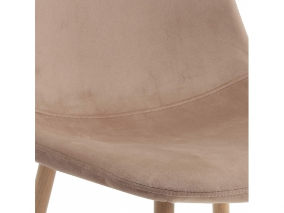Silla de terciopelo color arena con patas de metal efecto haya  merkamueble