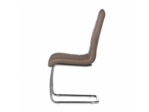 Silla color capuchino con patas cromadas  merkamueble