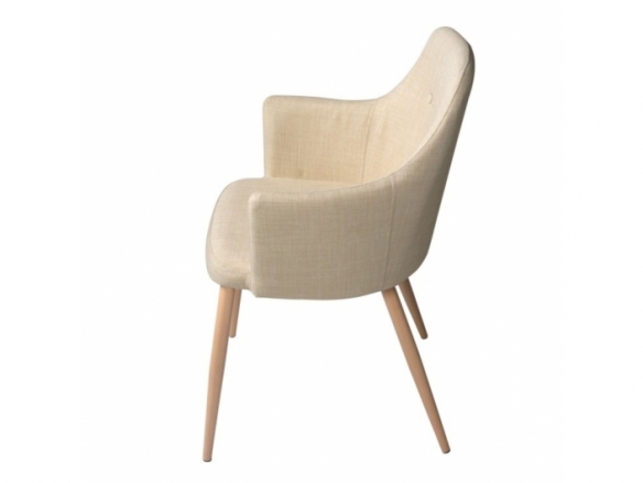 Sillón color arena con patas metálicas efecto madera  merkamueble