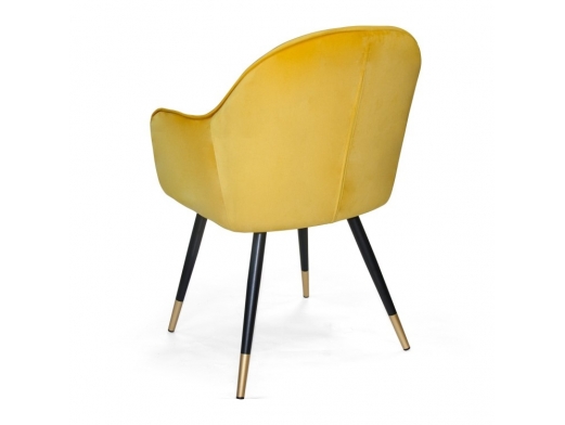 Sillón de terciopelo color mostaza con patas negras y doradas  merkamueble 2