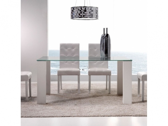 Mesa con patas blancas y cristal transparente 160 cm  merkamueble