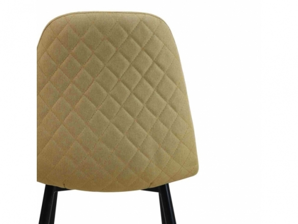 Silla color mostaza clara con patas metálicas negras  merkamueble
