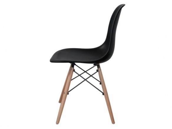 Silla negra con asiento y patas madera rectangulares  merkamueble