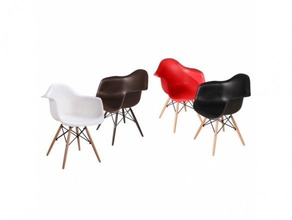 Sillón polipropileno rojo con patas de madera  merkamueble
