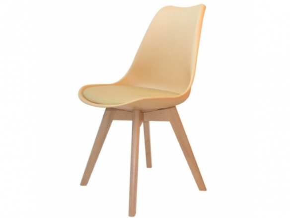 Silla beige con patas de madera rectangulares  merkamueble