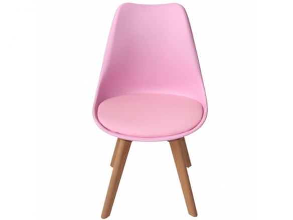 Silla rosa con patas de madera rectangulares  merkamueble