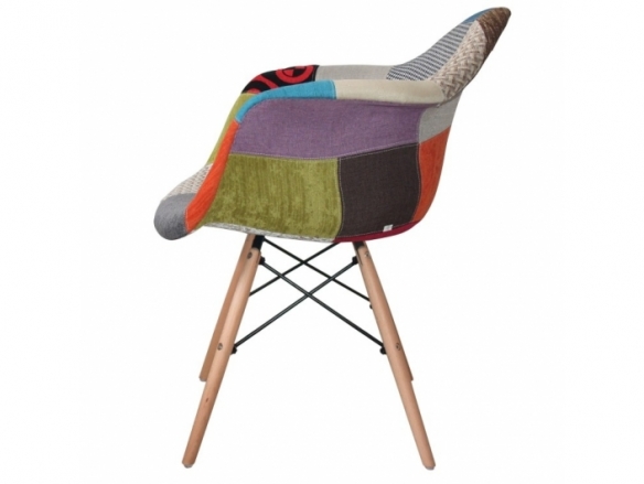 Sillón polipropileno cuadros con patas de madera  merkamueble