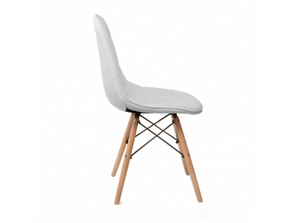 Silla blanca capitoné con patas de madera  merkamueble
