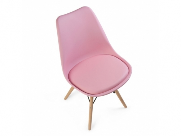Silla rosa con cojín fijo y patas de madera  merkamueble