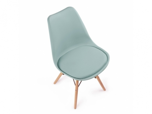 Silla color agua con cojín fijo y patas de madera  merkamueble