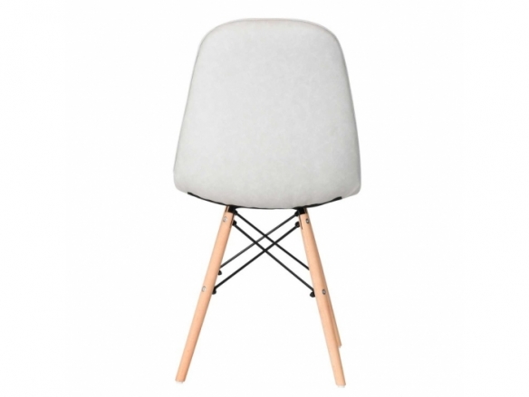 Silla gris claro capitoné con patas madera  merkamueble