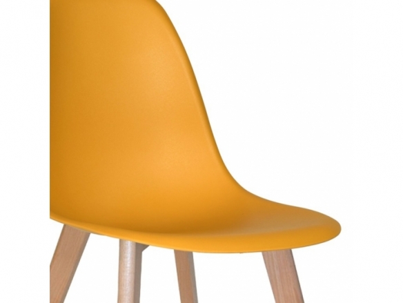 Silla color mostaza patas madera rectangulares  merkamueble