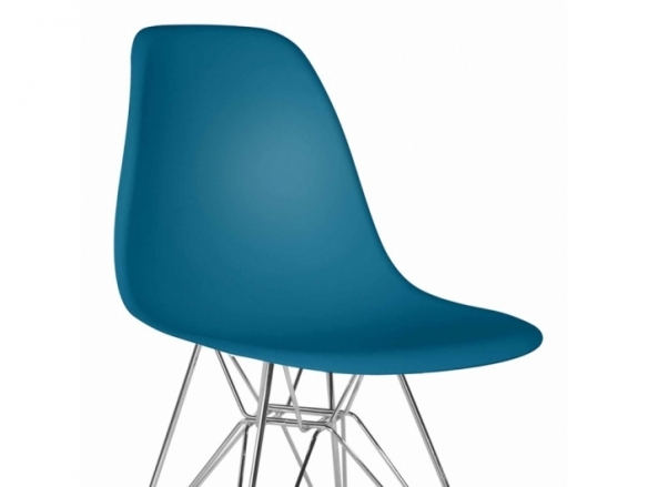 Silla color cobalto con patas cromadas  merkamueble