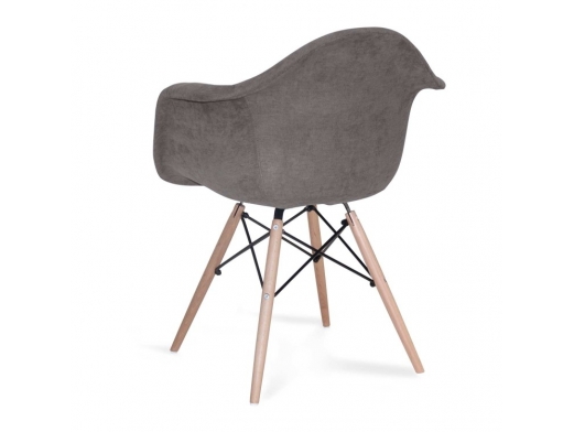 Sillón tapizado gris con patas de madera  merkamueble 2