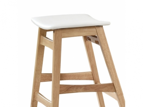 Taburete alto de madera con asiento blanco  merkamueble