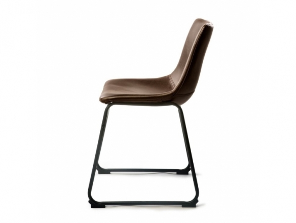 Silla marrón vintage con patas negras  merkamueble