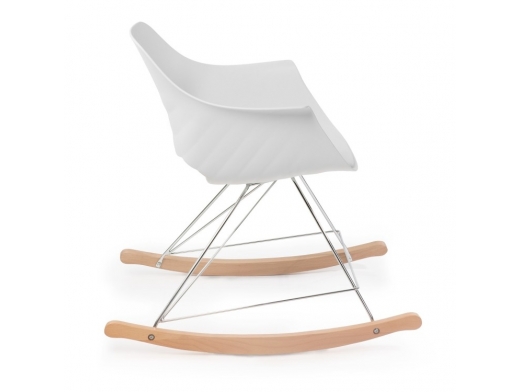 Mecedora blanca con patas cromadas y madera de haya  merkamueble 2