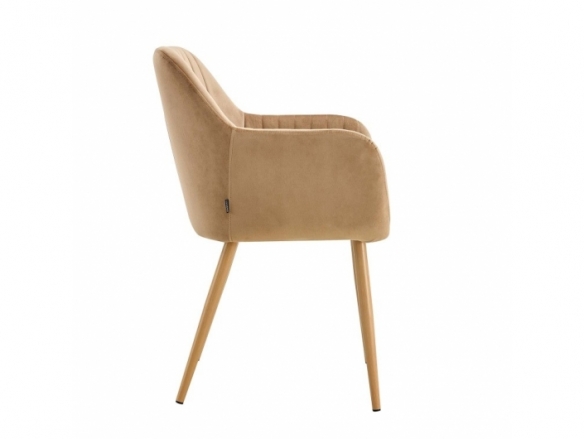 Sillón de terciopelo color arena con patas metálicas  merkamueble