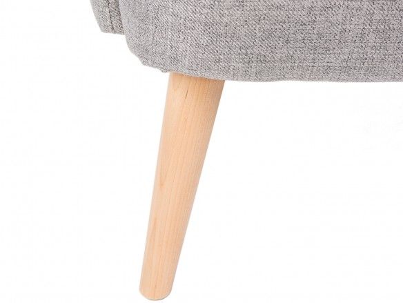 Sillón tapizado gris y patas madera  merkamueble