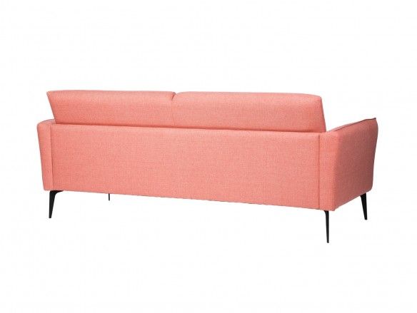 Sofá 3 plazas tapizado rose y patas metálicas  merkamueble