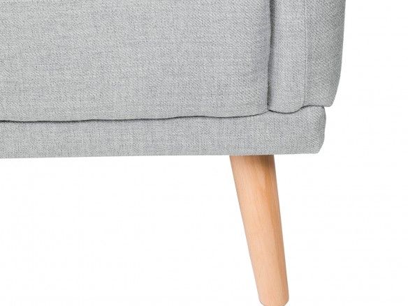 Sofá 3 plazas tapizado gris claro y patas madera  merkamueble